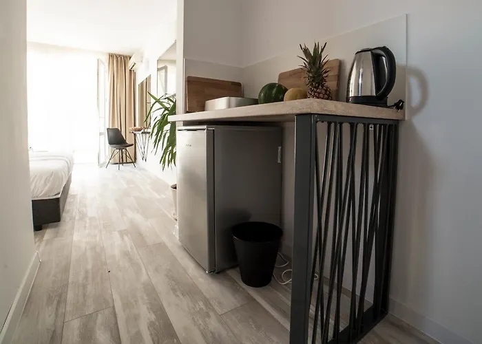 Хотел The Mint - Saint 2*