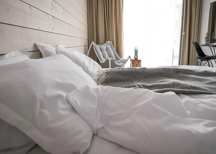 Хотел The Mint - Saint 2*